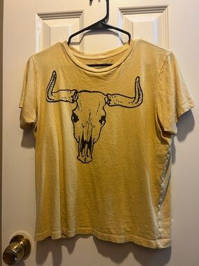 Vintage-Inspired Yellow Short Sleeve Tee with Skull Graphic